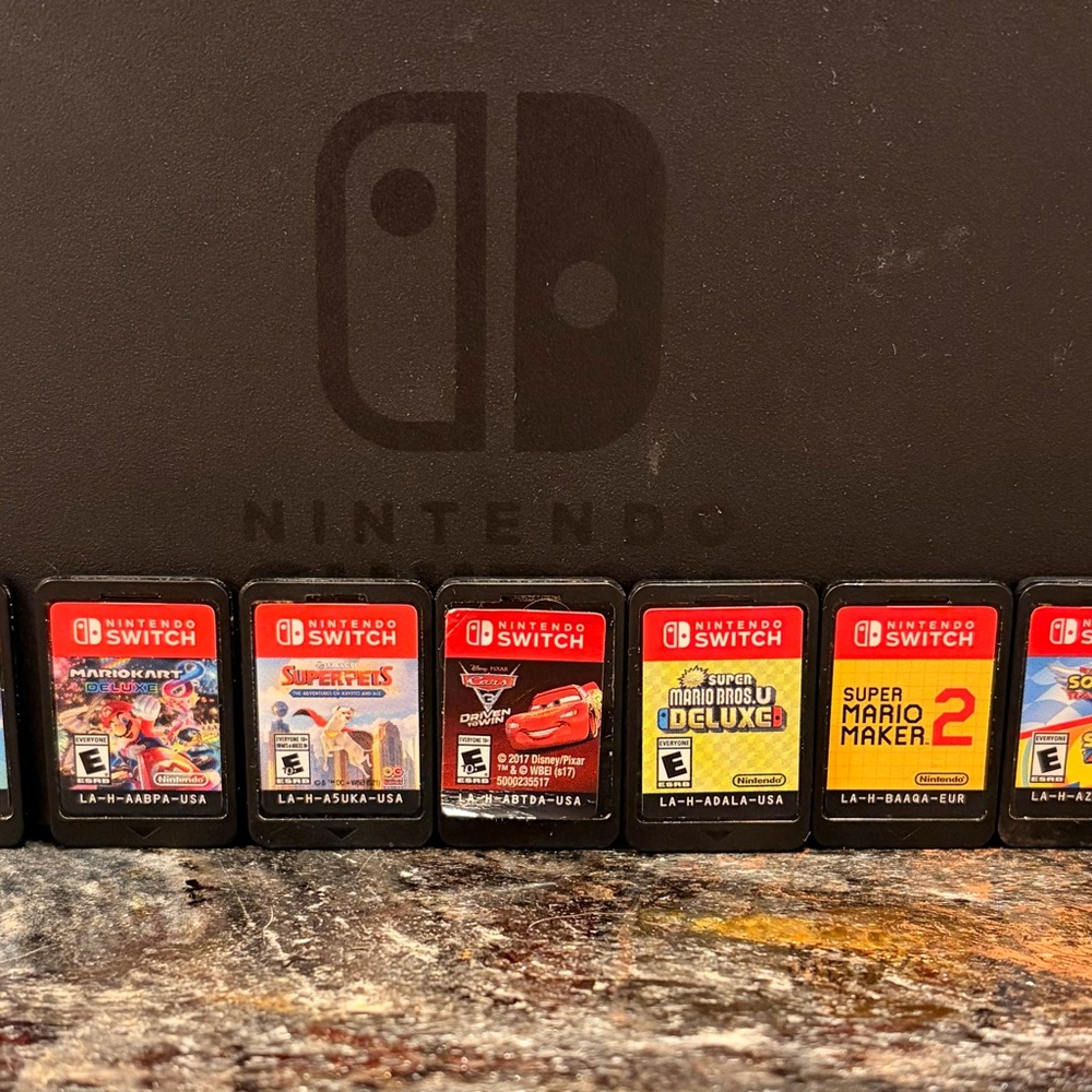Nintendo Switch Console - Picture 6 of 6